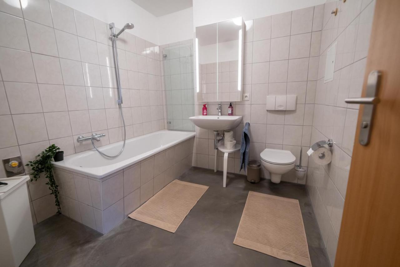 Ferienwohnung Fullhouse - Zwickau - L12 - 2 Single Beds - Nespresso - Smarttv Exterior foto